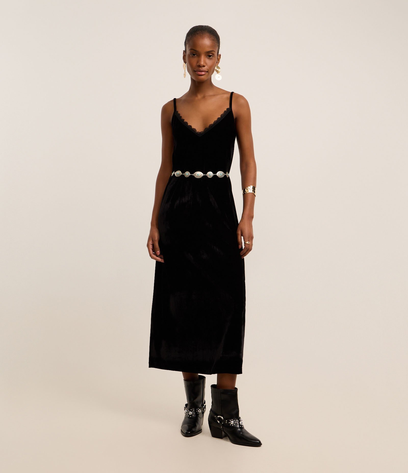 Vestido Reto Midi em Veludo com Renda do Decote Preto 2