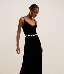 Vestido Reto Midi em Veludo com Renda do Decote