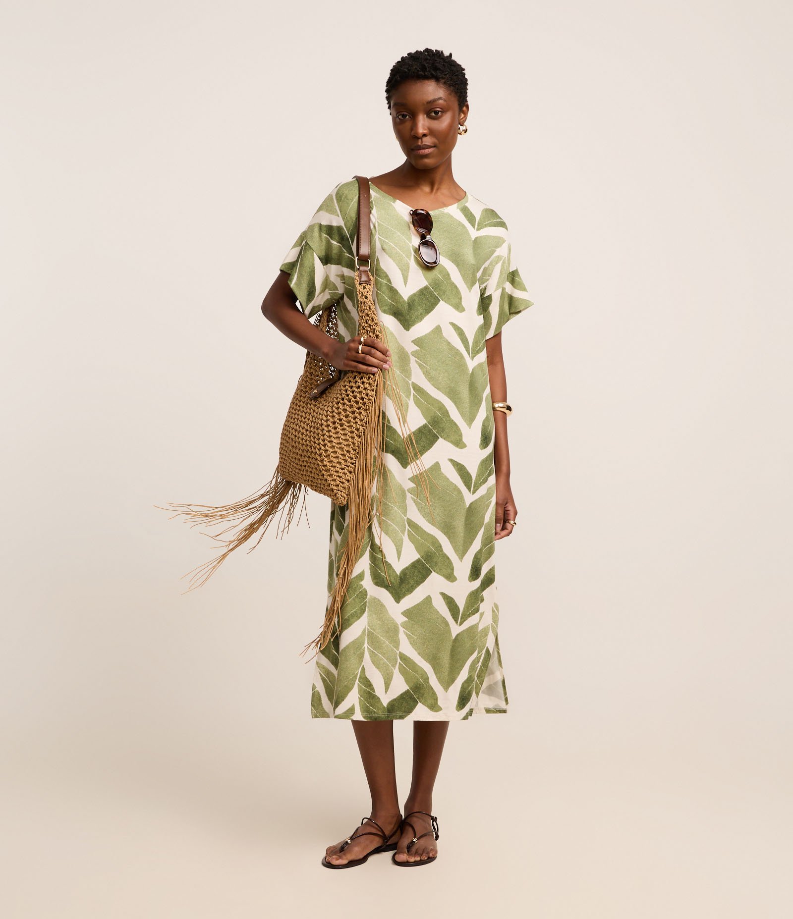 Vestido Reto Midi em Viscolycra com Estampa Folhagem Verde/Branco 2