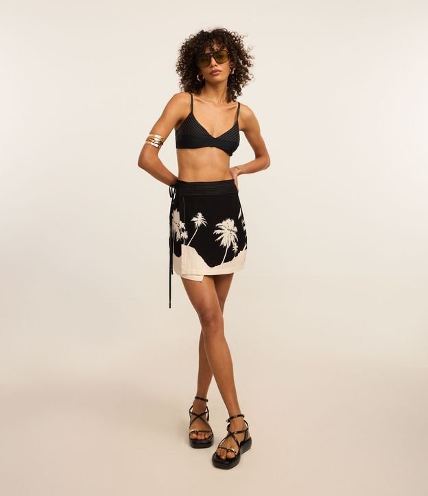 Saída de Praia Saia Transpassada em Viscolinho com Estampa de Coqueiros