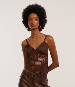 Blusa Texturizada com Alças Finas e Detalhes Vazados