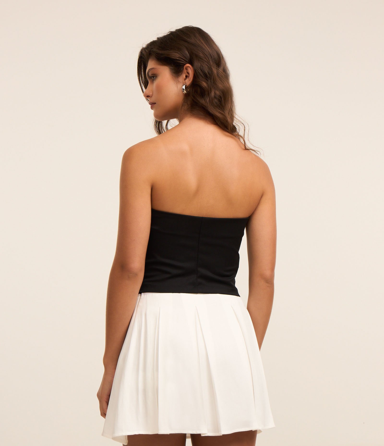 Blusa Tomara que Caia em Alfaiataria Busto Contrastante com Drapeado Preto 3