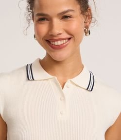 Blusa em Tricô com Gola Polo e Botões