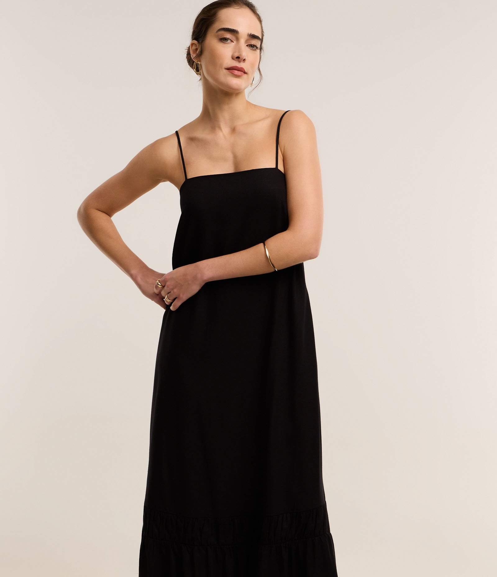 Vestido Evasê Midi em Viscolinho com Barra Franzida Preto 1
