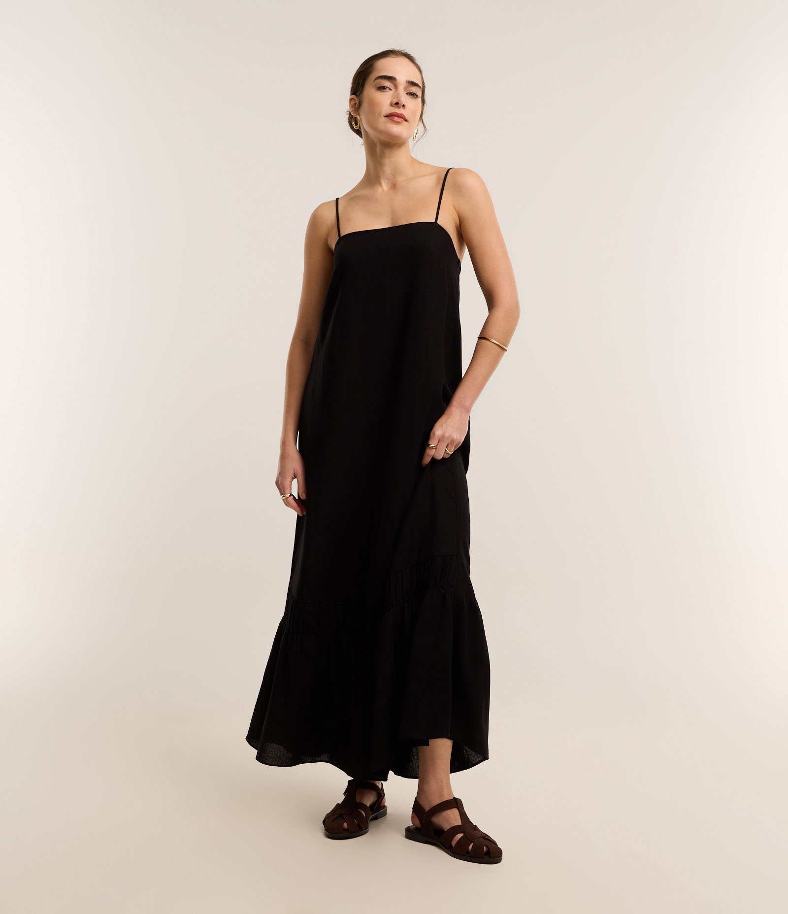 Vestido Evasê Midi em Viscolinho com Barra Franzida Preto 2