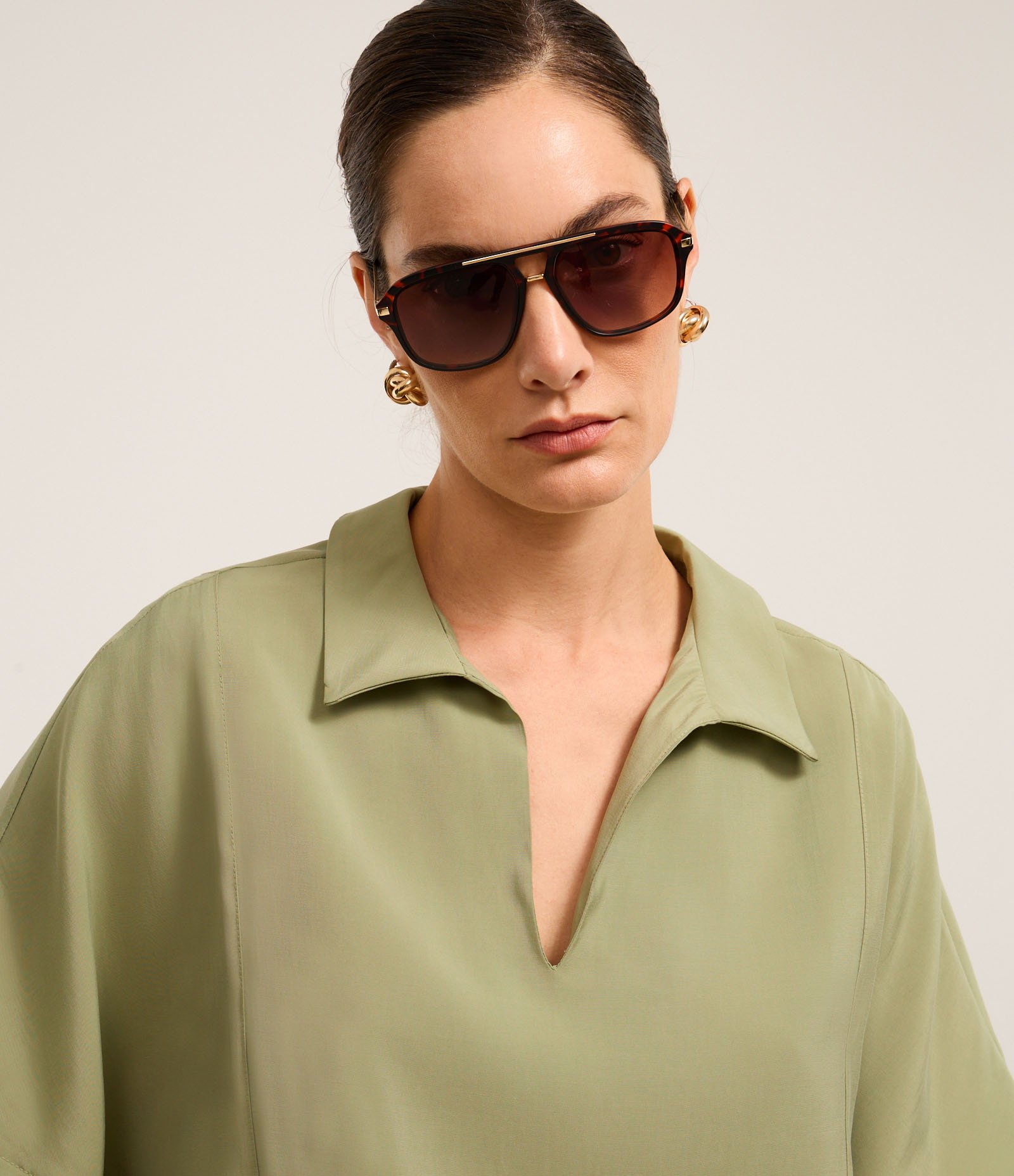 Blusa em Viscose com Recorte e Manga Ampla Verde Claro 4