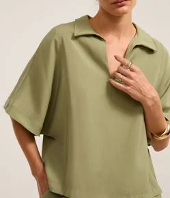 Blusa em Viscose com Recorte e Manga Ampla