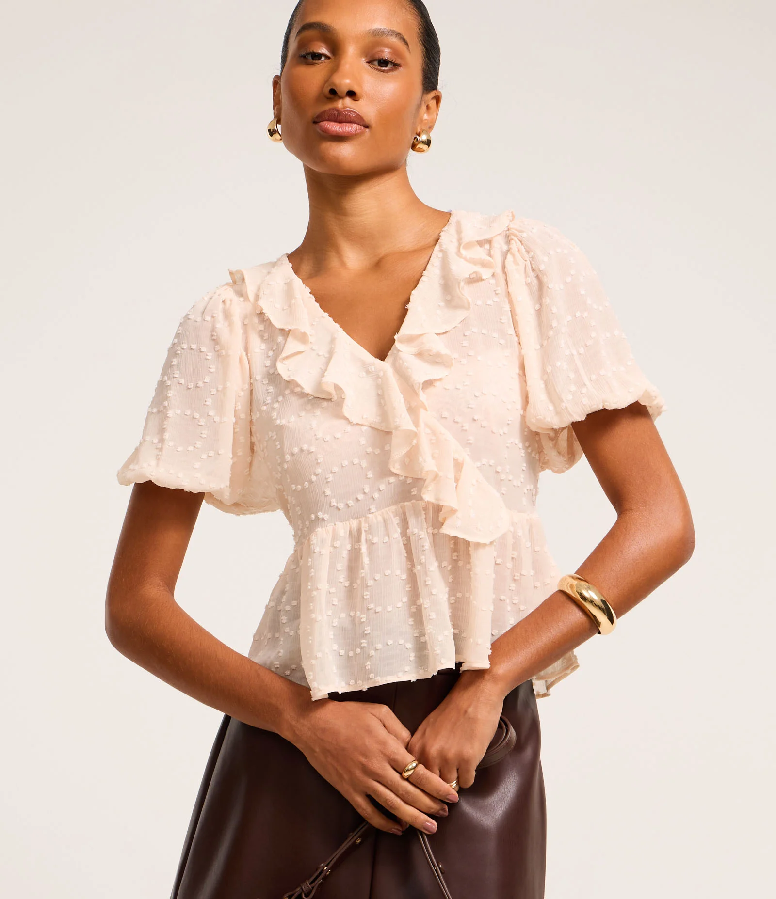 Blusa Alfaiatada com Efeito Plumeti e Babados Rosa 2