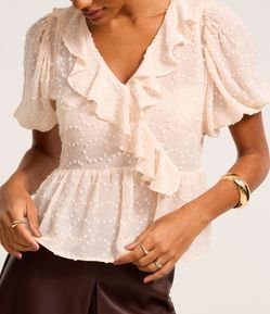 Blusa Alfaiatada com Efeito Plumeti e Babados