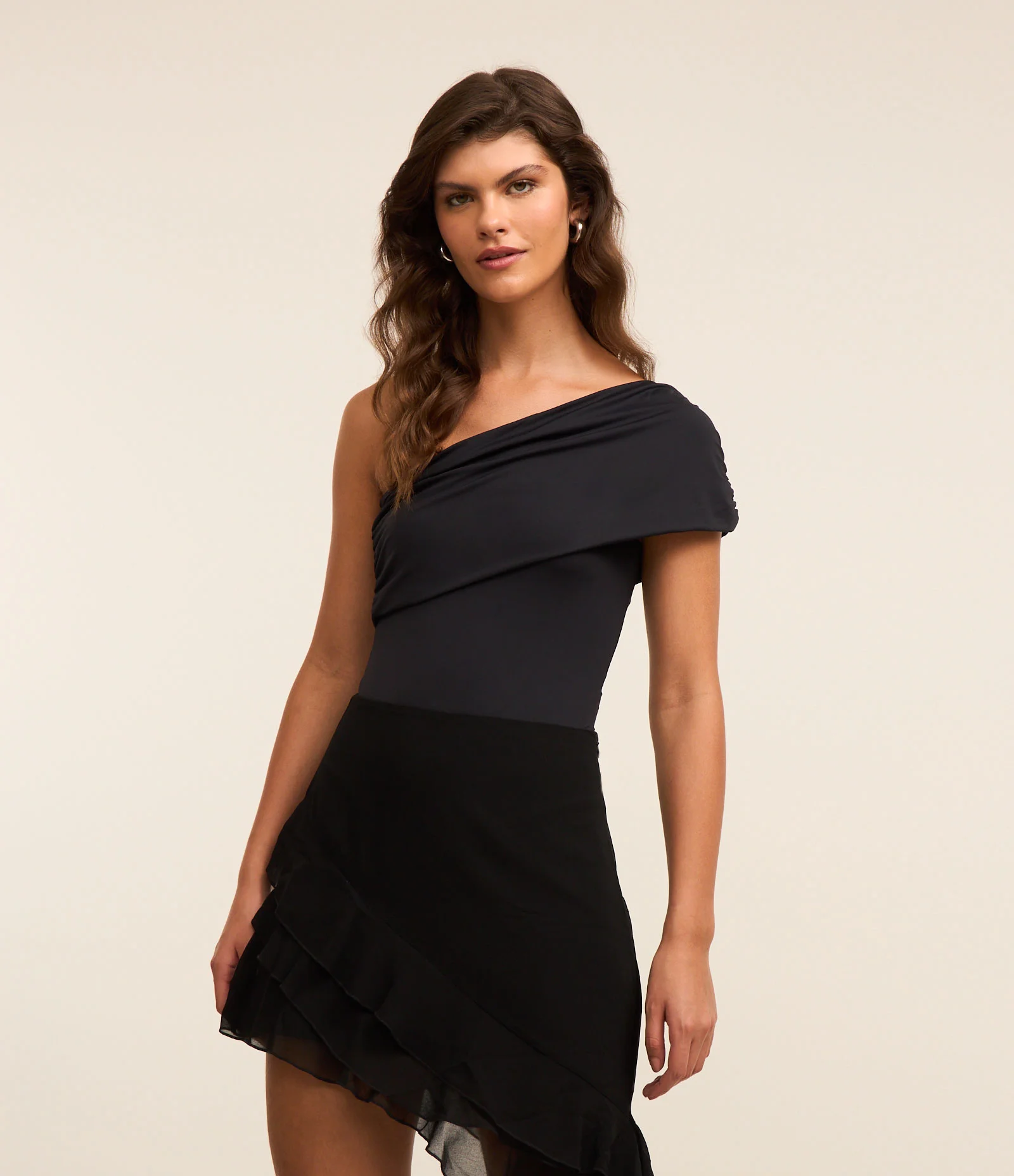 Body em Helanca com Ombro Só e Pala Dobrada Preto 1