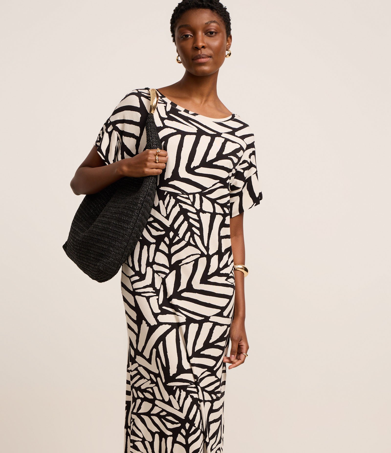 Vestido Midi em Viscolycra com Estampa Abstrata Bicolor Preto/Branco 2