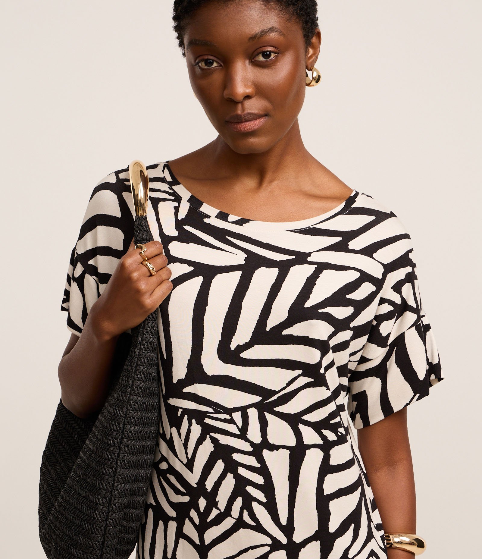 Vestido Midi em Viscolycra com Estampa Abstrata Bicolor Preto/Branco 4