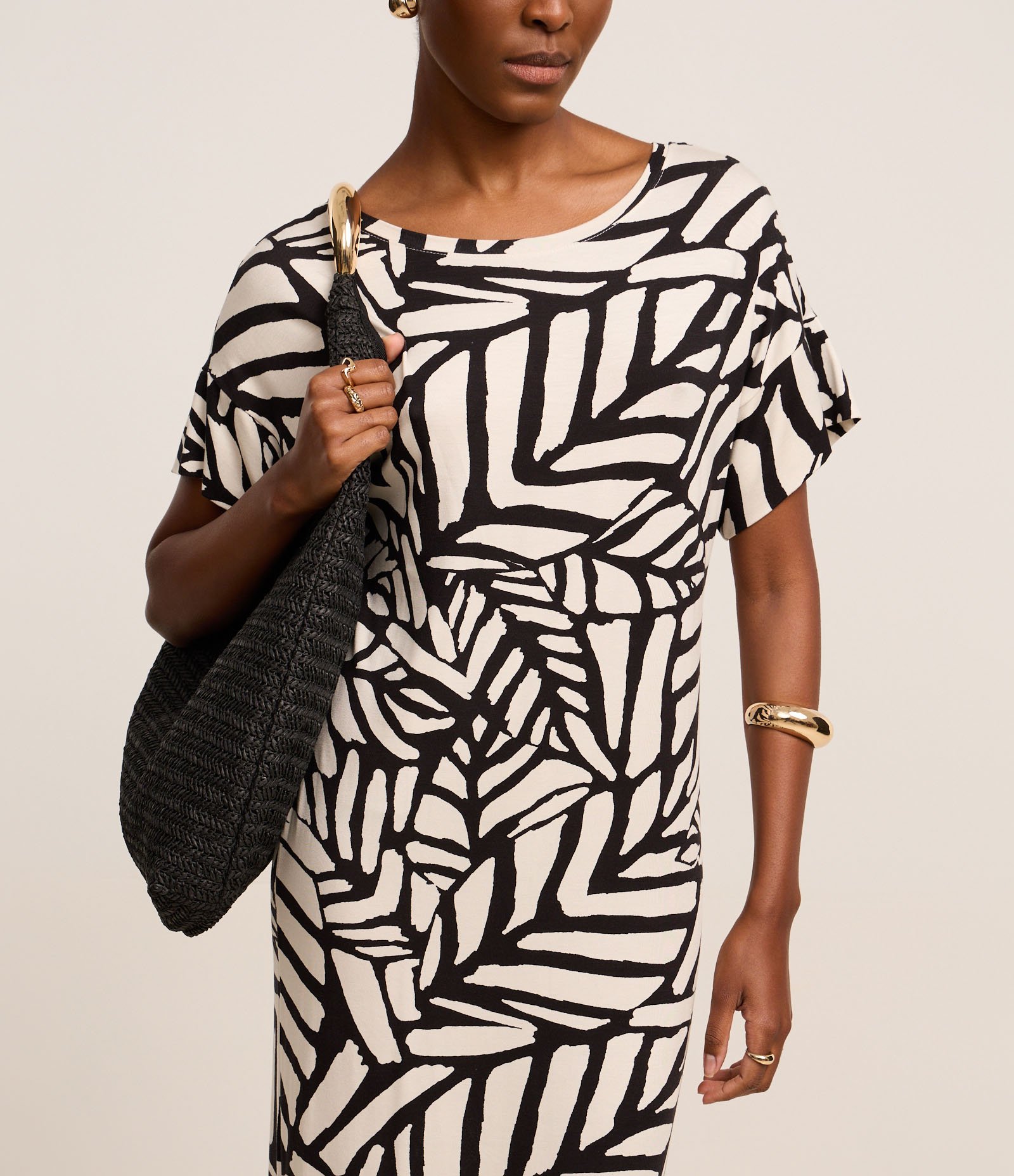 Vestido Midi em Viscolycra com Estampa Abstrata Bicolor Preto/Branco 5