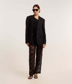 Calça Reta com Sobreposição de Renda