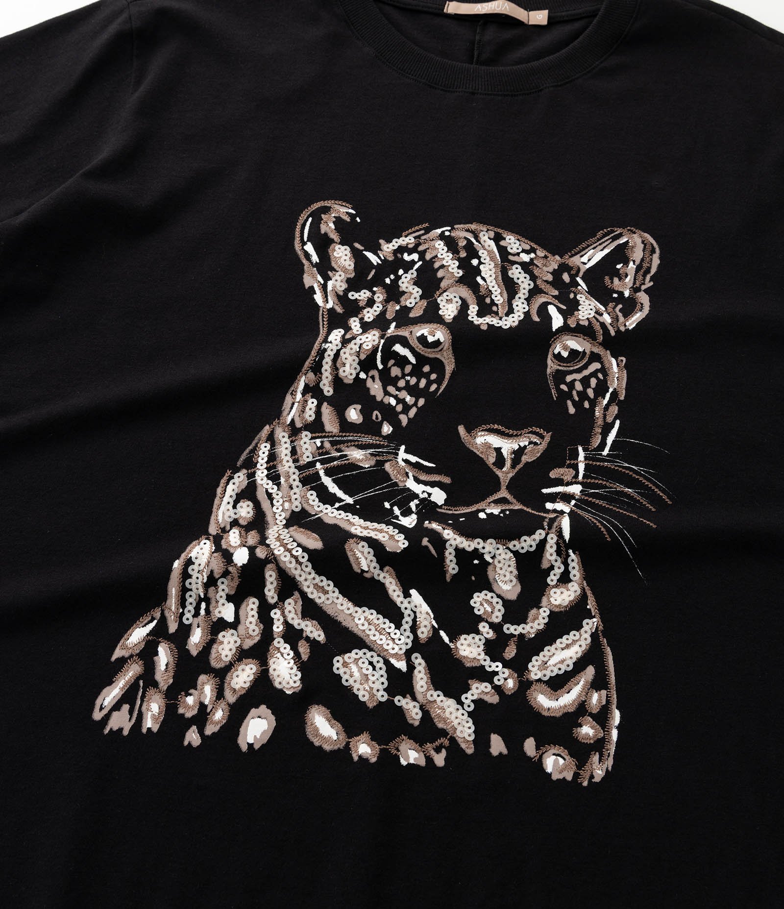 Blusa com Animal Print e Onça Bordada com Paetês Curve & Plus Size Preto 6