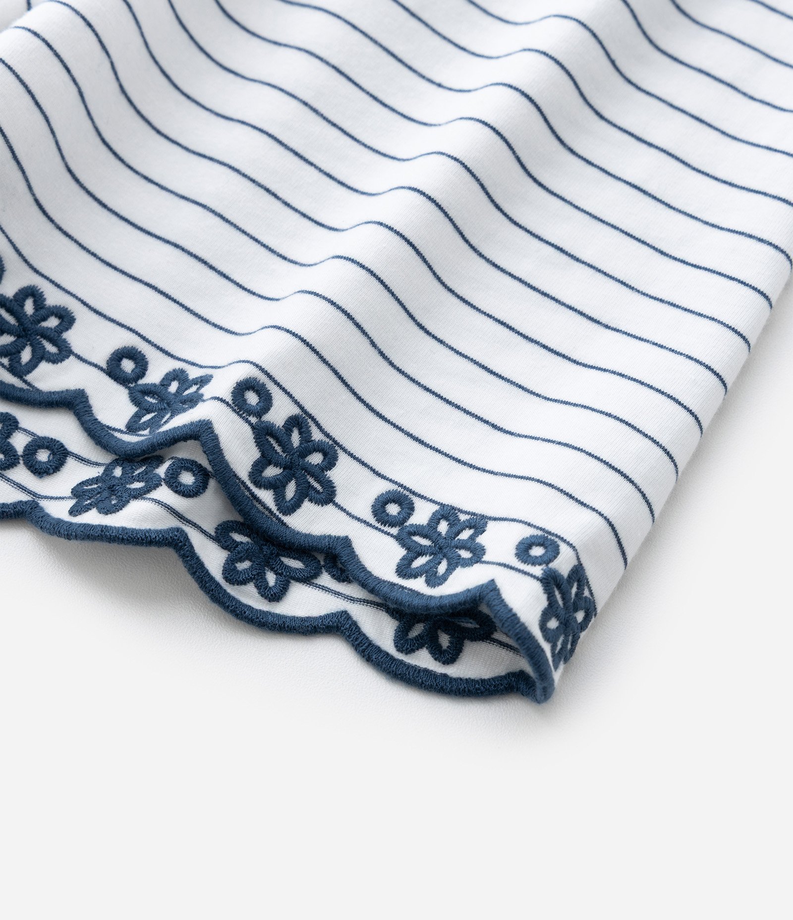 Short Clochard Infantil Listrado com Bordado - Tam 1 a 6 Anos Branco 4