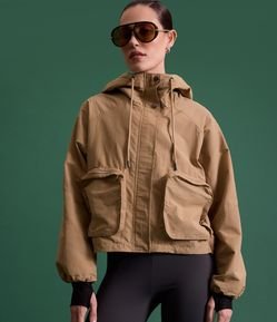 Jaqueta em Sarja com Gola Alta e Bolsos Frontais