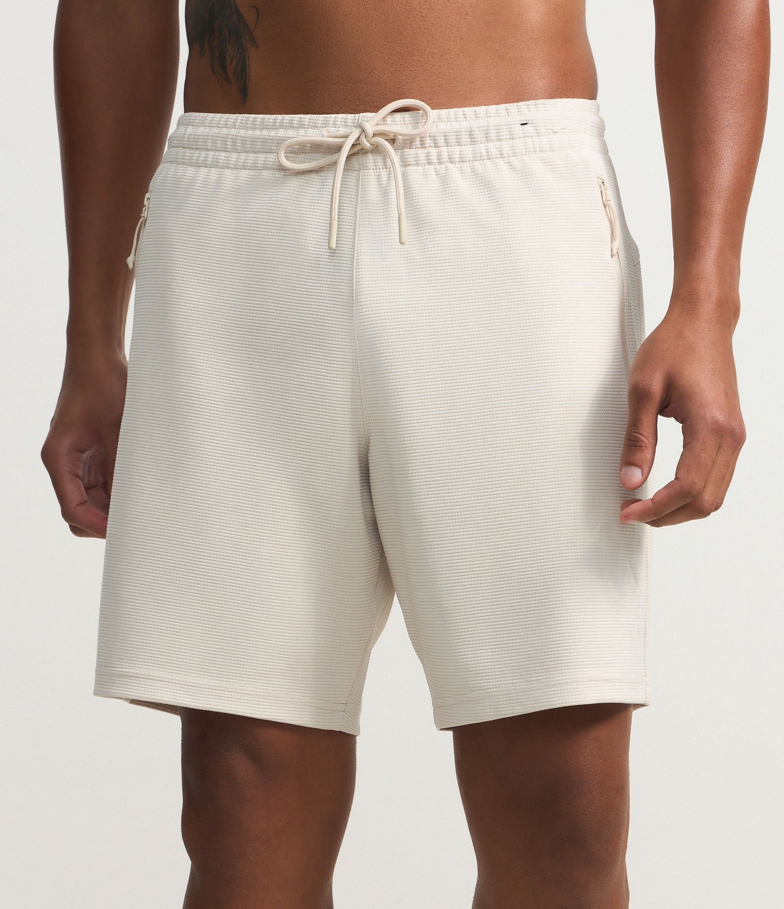 Bermuda Esportiva Texturizada com Cós Elástico e Zíper no Bolso Bege 2