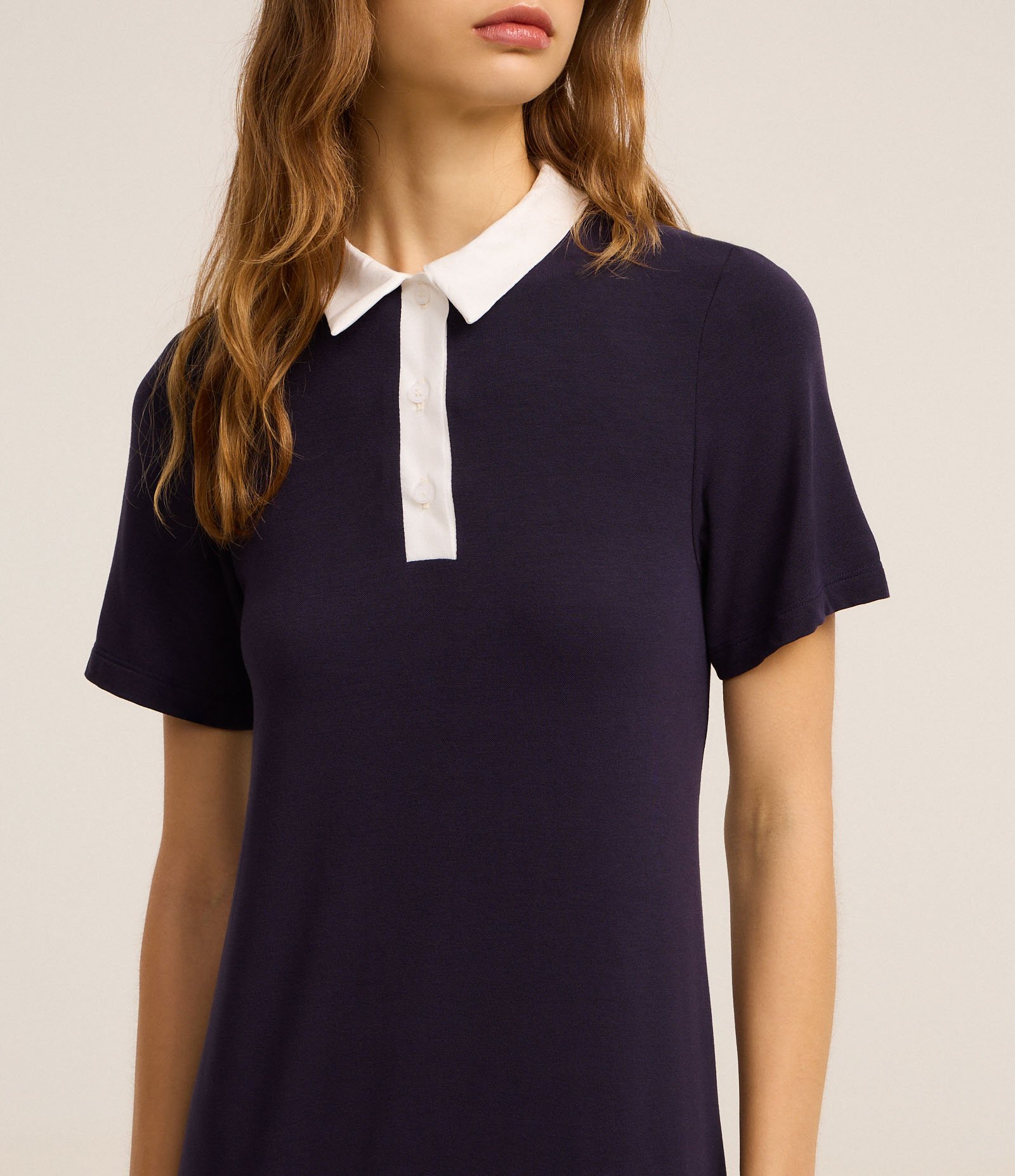 Vestido Curto Sportcore em Ribana com Gola Polo Roxo 4