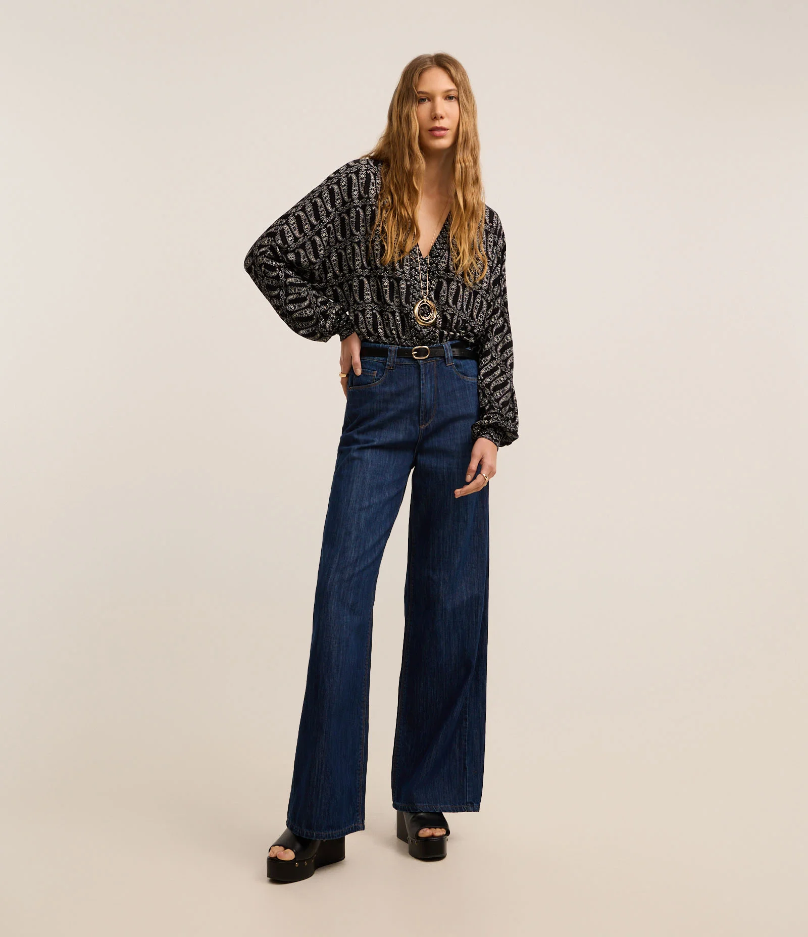 Body em Microfibra com Decote Profundo e Estampa Paisley Preto 2