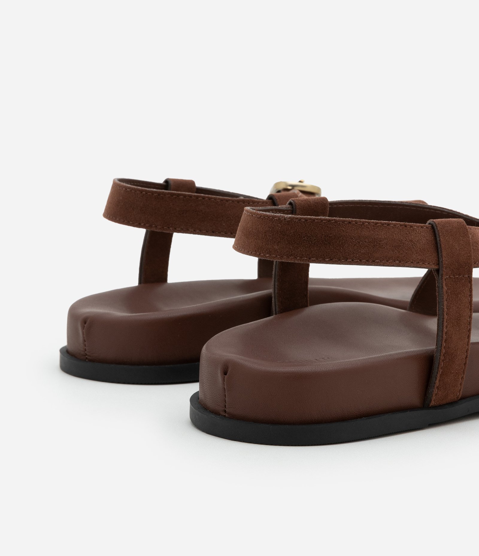 Sandália Rasteira com Tiras em Camurça e Detalhe no Dedo Marrom 3