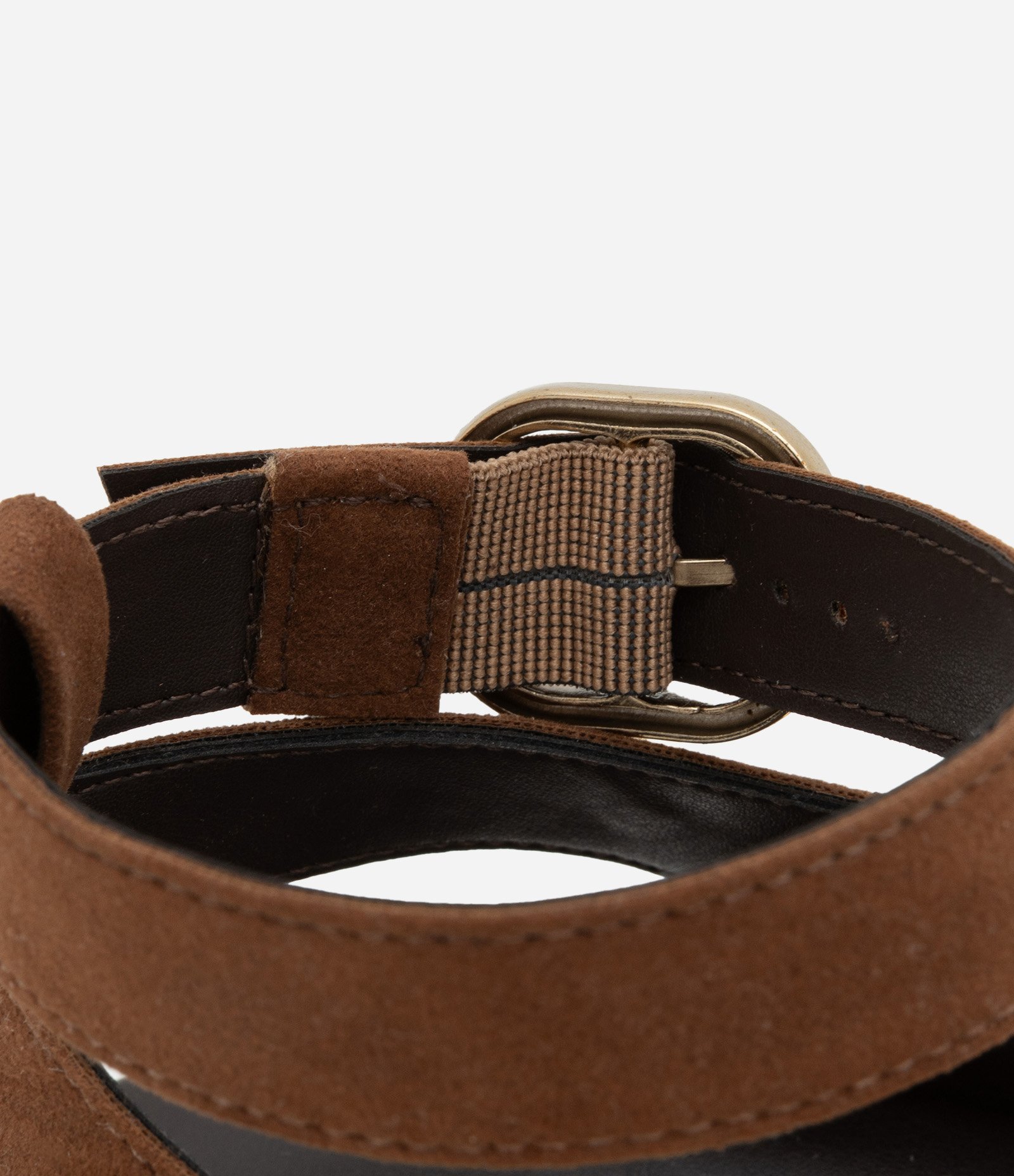 Sandálias Rasteira com Tiras Camurçadas e Aviamentos Coloridos Marrom 5