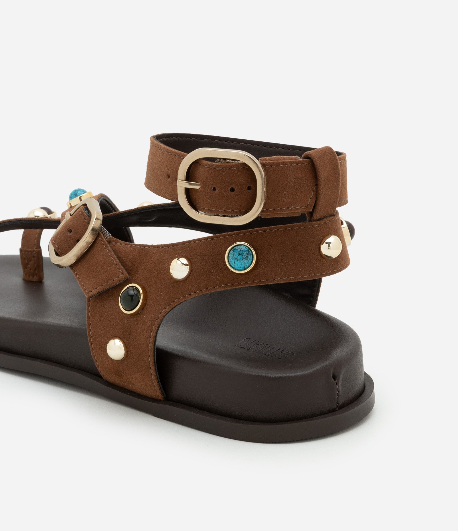 Sandálias Rasteira com Tiras Camurçadas e Aviamentos Coloridos Marrom 6