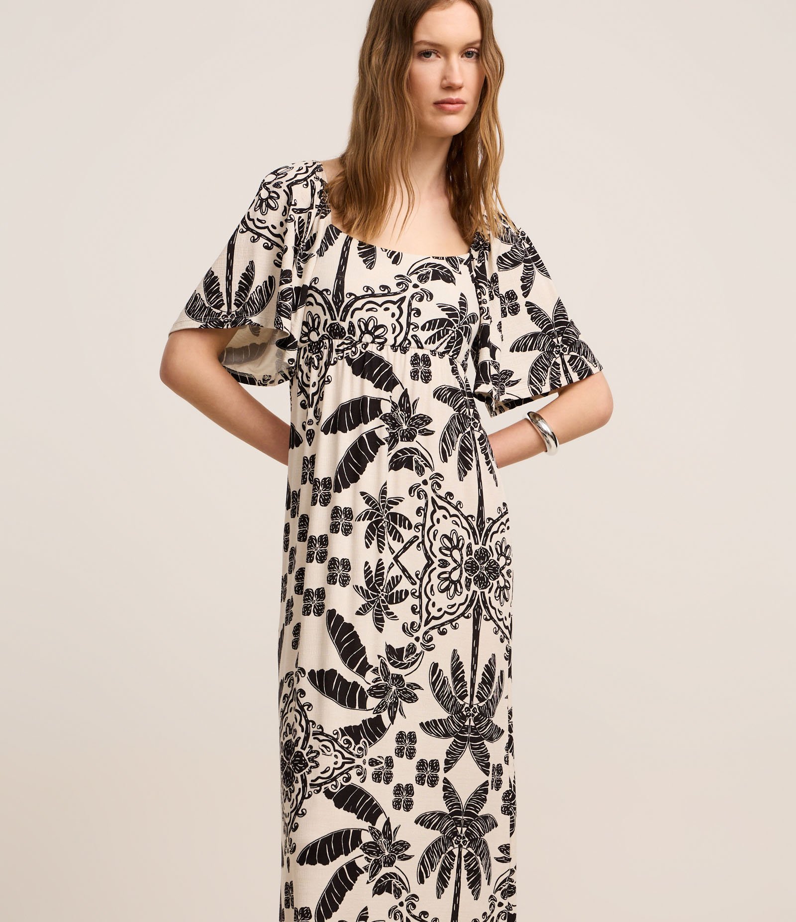 Vestido Reto Midi em Viscose com Estampa Coqueiros Bicolor 1