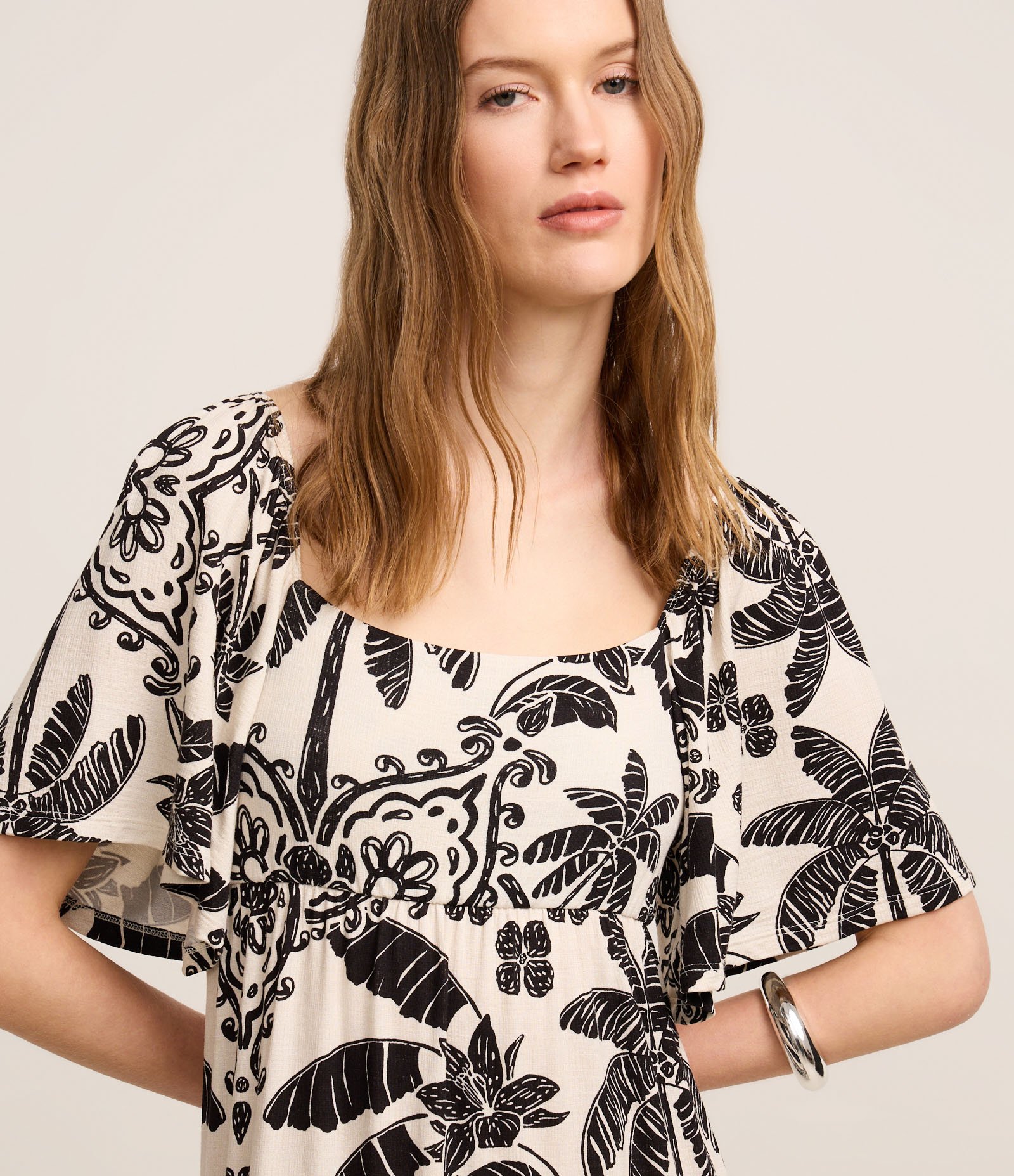 Vestido Reto Midi em Viscose com Estampa Coqueiros Bicolor 3