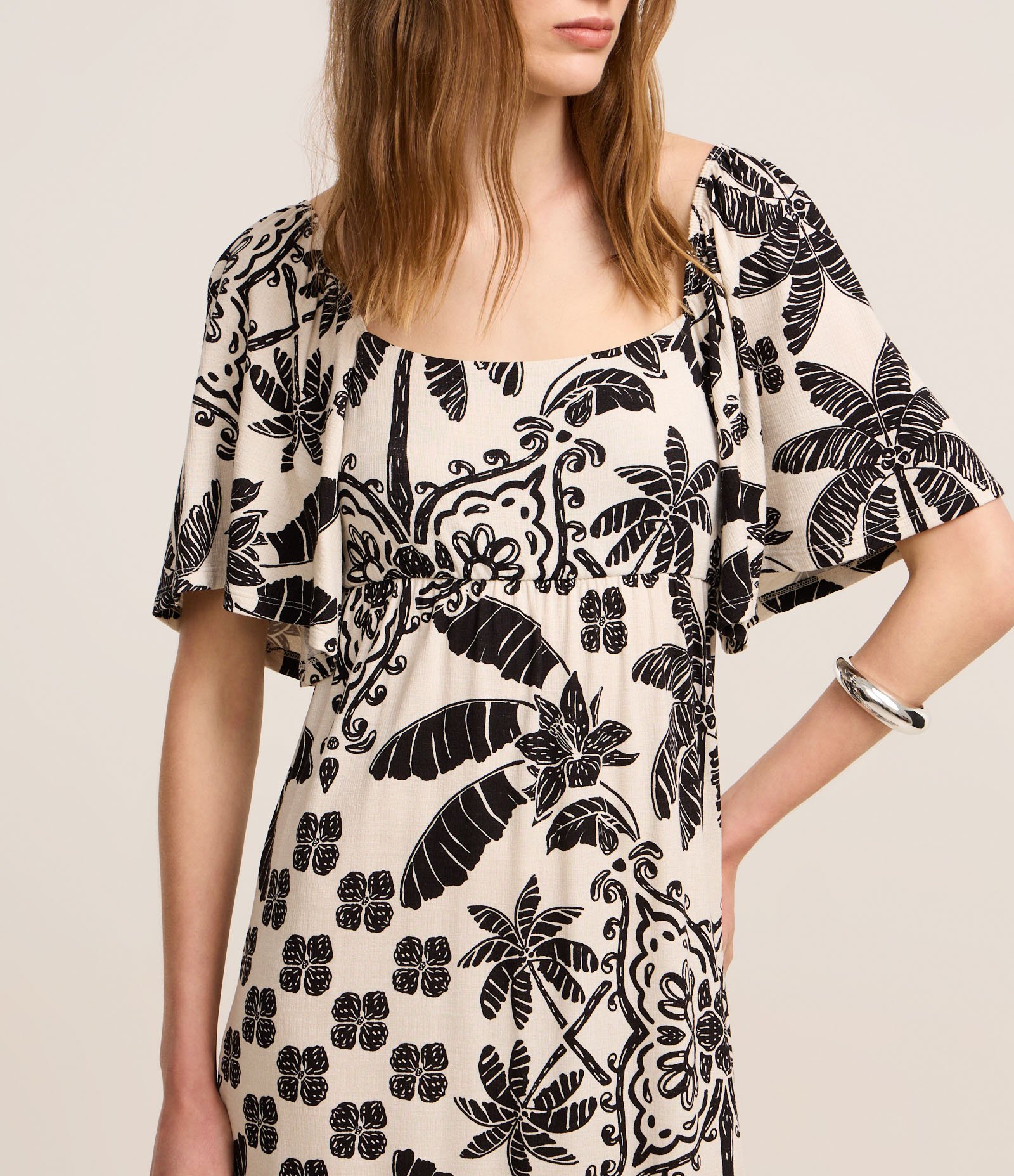 Vestido Reto Midi em Viscose com Estampa Coqueiros Bicolor 4