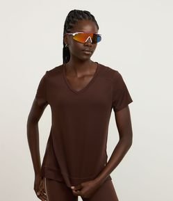 Camiseta Esportiva em Microfibra Furadinha com Barra Mullet