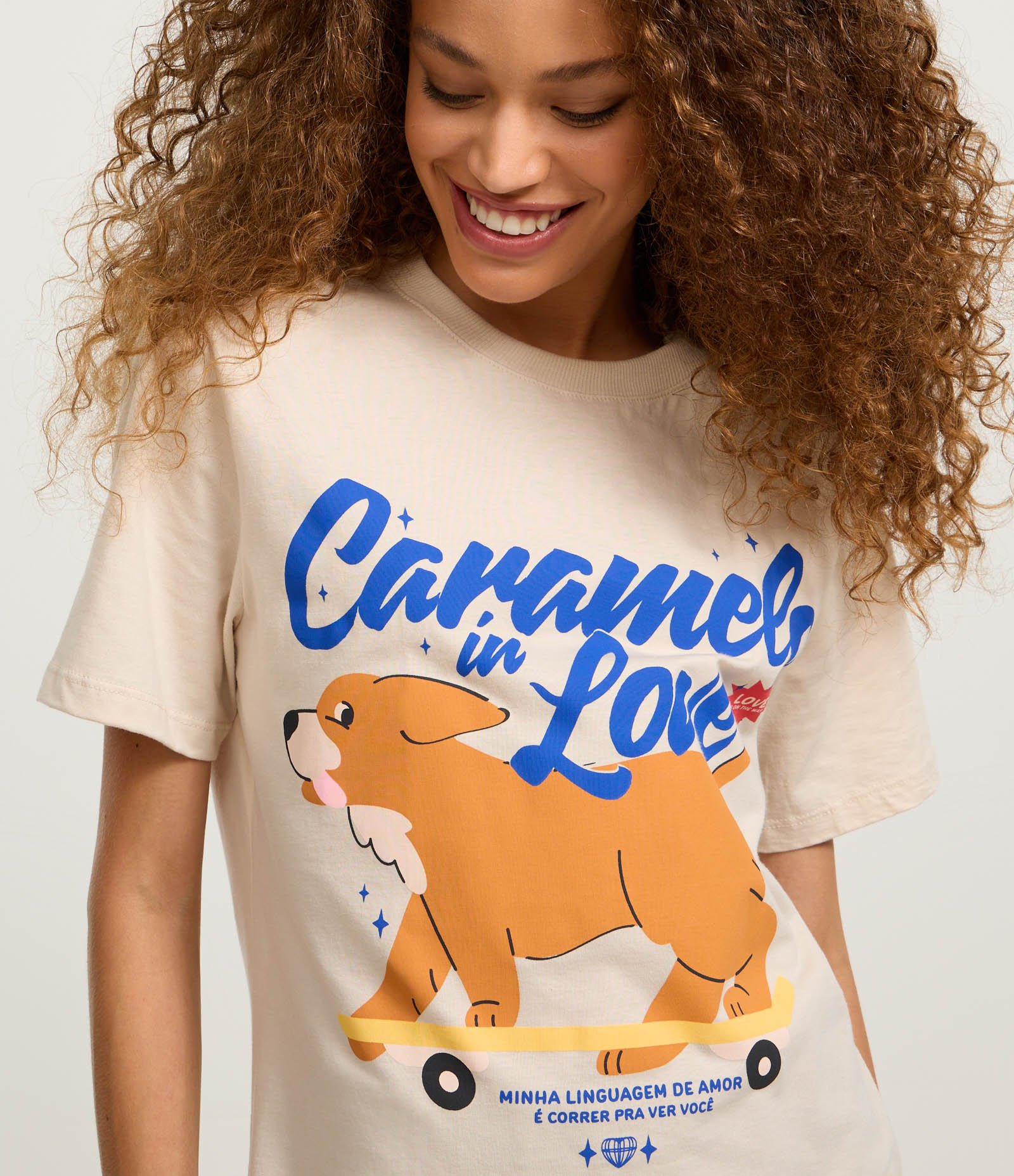 Camiseta T-shirt em Algodão com Estampa Caramelo Skatista Bege 3