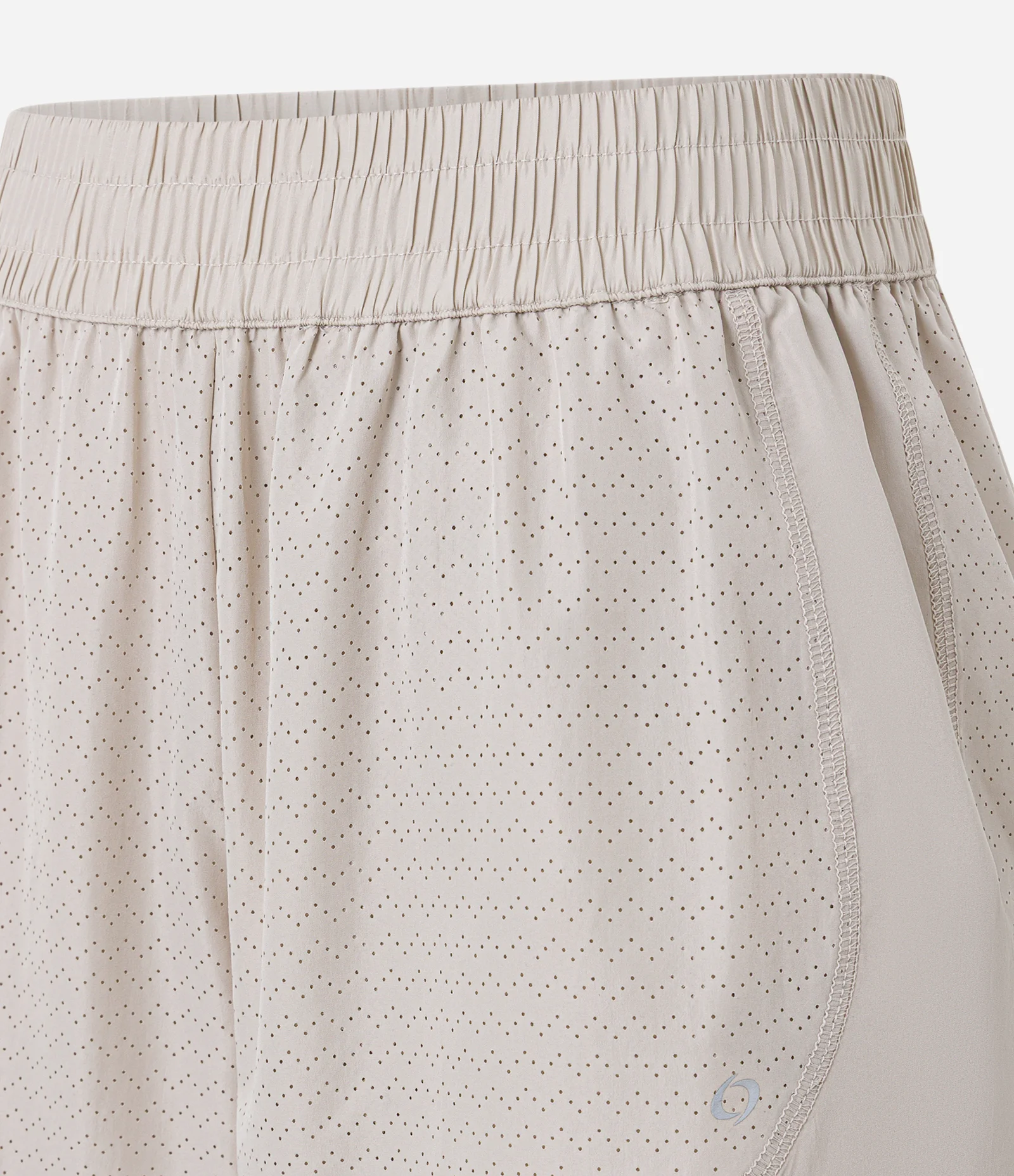 Bermuda Esportiva em Poliéster com Textura de Furinhos Bege 2