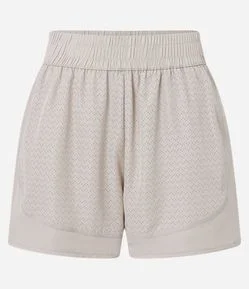 Bermuda Esportiva em Poliéster com Textura de Furinhos