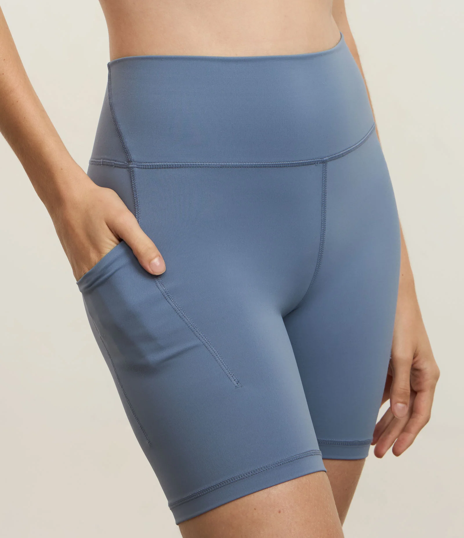 Bermuda Esportiva em Microfibra com Bolso Funcional Azul Claro 2