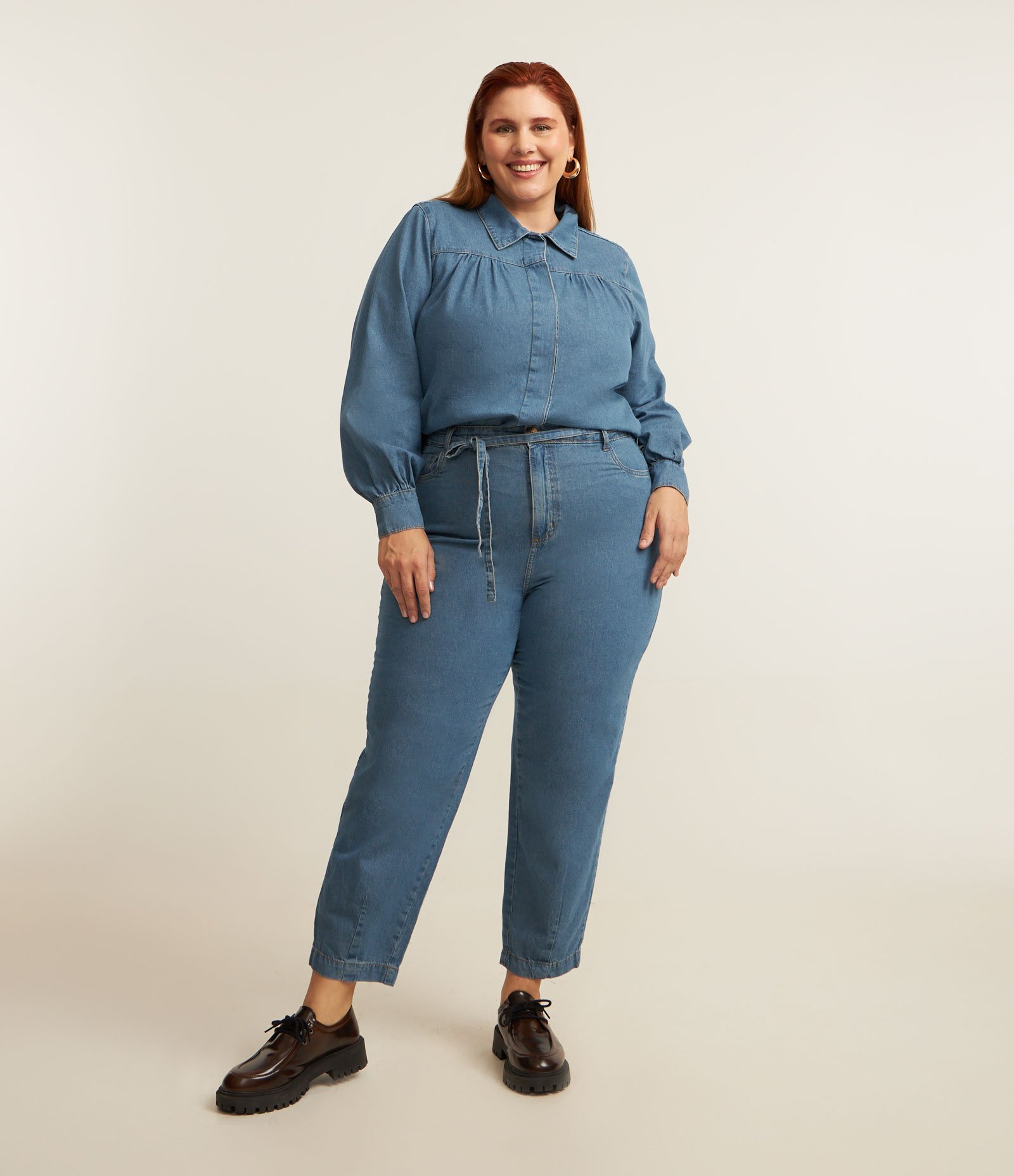 Camisa em Jeans com Pala Franzida Curve & Plus Size Azul 2