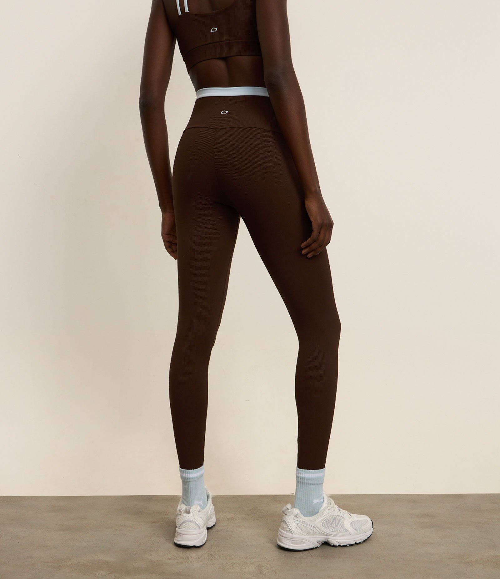 Calça Legging Esportiva em Microfibra Canelada com Contraste no Cós Marrom 4