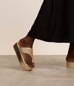 Sandália Flatform com Cabedal com Textura Macramê e Dedal