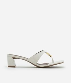 Sandália com Detalhe de Tubo em Metal