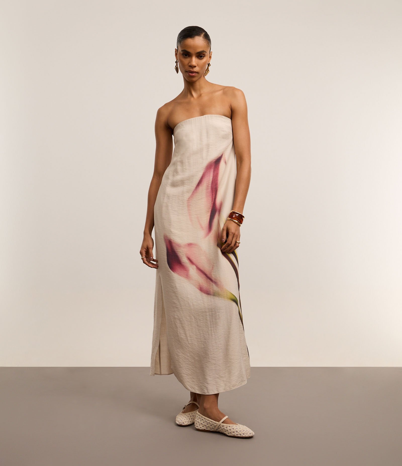 Vestido Midi Tomara que Caia em Crepe com Estampa Floral Bege 1