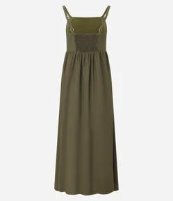 Vestido Midi Evasê  em Sarja com Alça Fina e Busto Ajustado