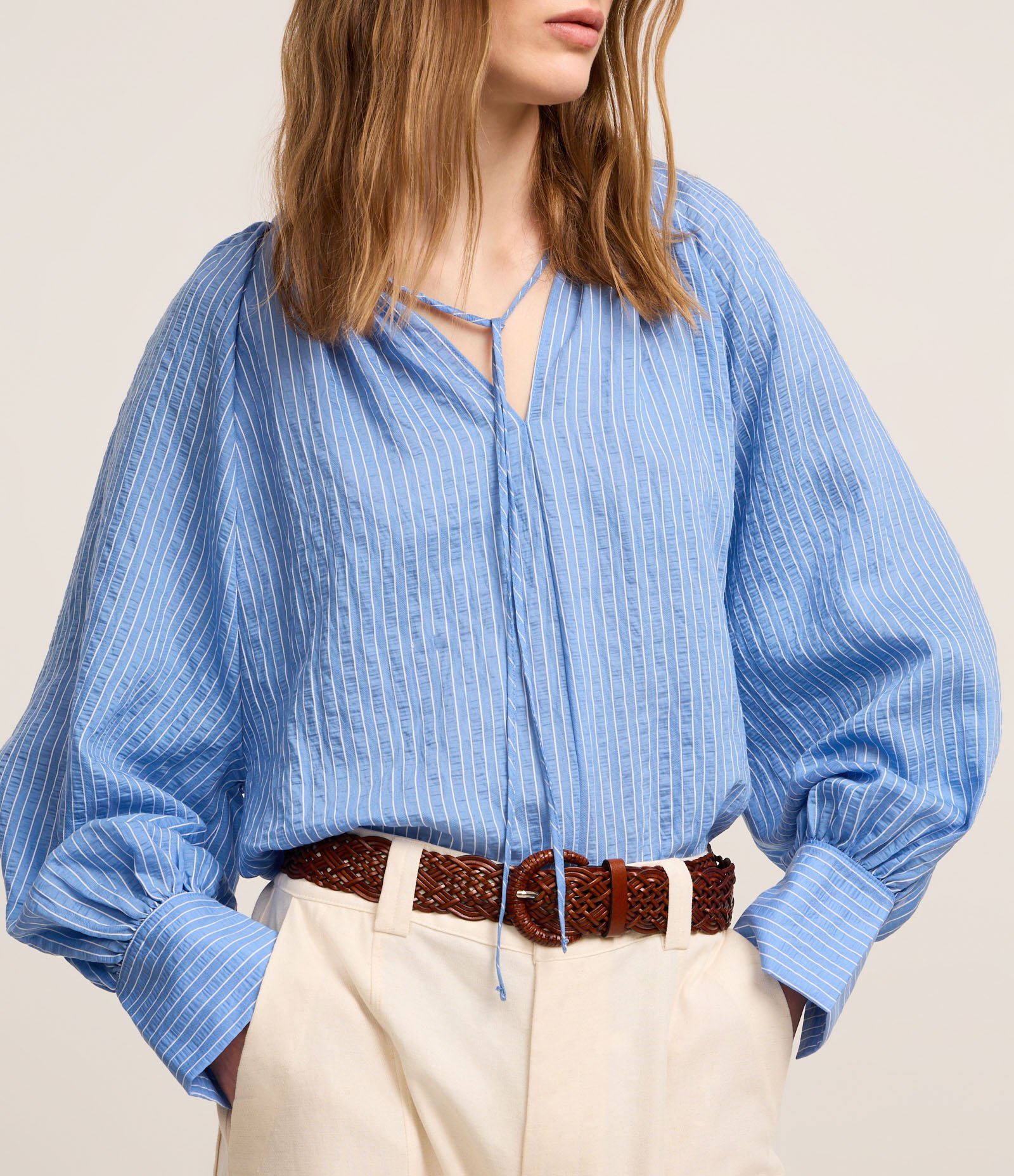 Blusa Boho em Liocel com Gola Padre e Listra de Fio Tinto Azul 4