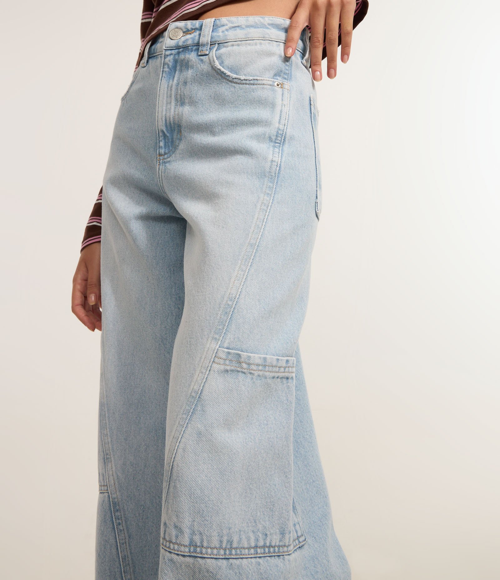Calça Wide Leg em Jeans com Bolsos Laterais Claro 4