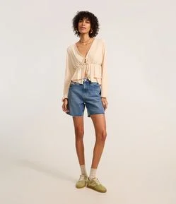 Bermuda em Jeans com Bordado de Tricô no Bolso