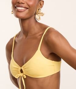 Biquíni Top Camisetinha em Microfibra com Amarração Frontal e Ponteira de Cereja