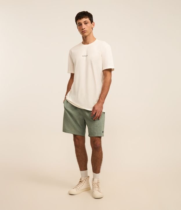 Bermuda em Algodão com Cós Elástico e Etiqueta Aplicada