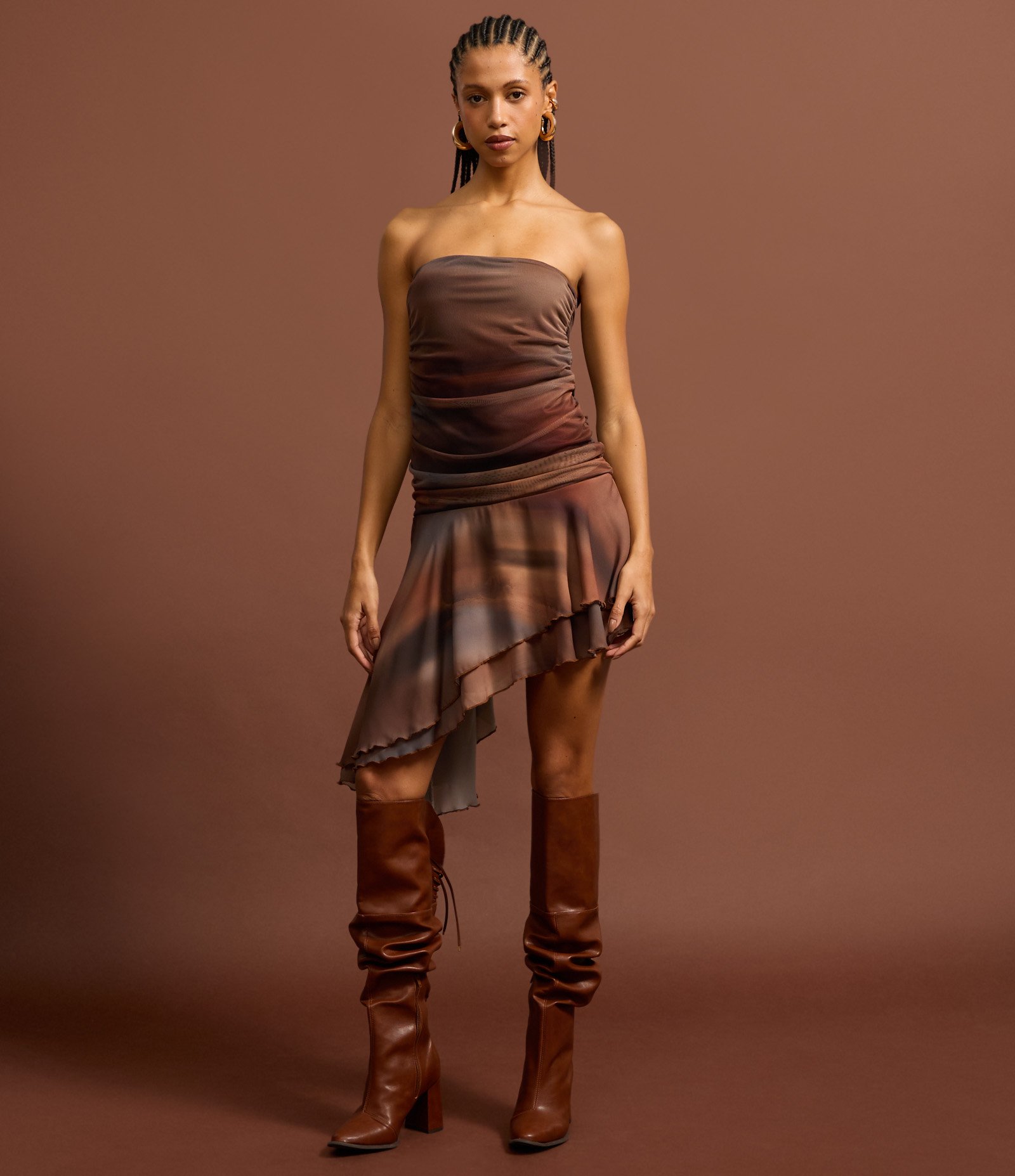 Vestido Curto em Tule Tomara que Caia Manchadinho e Assimétrico Marrom 6