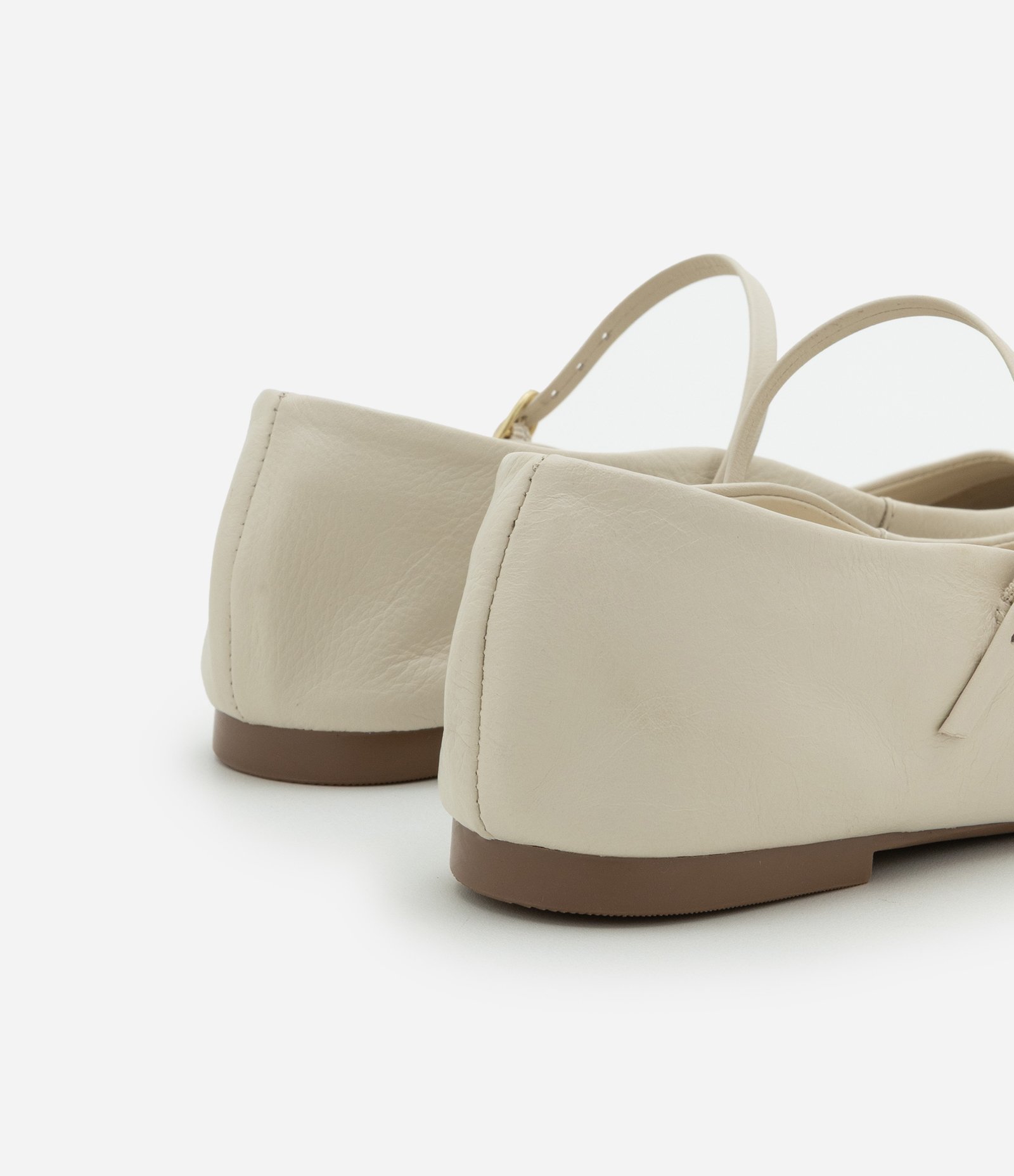 Sapatilha de Couro com Bico Quadrado e Detalhe em Fivela Off White 3