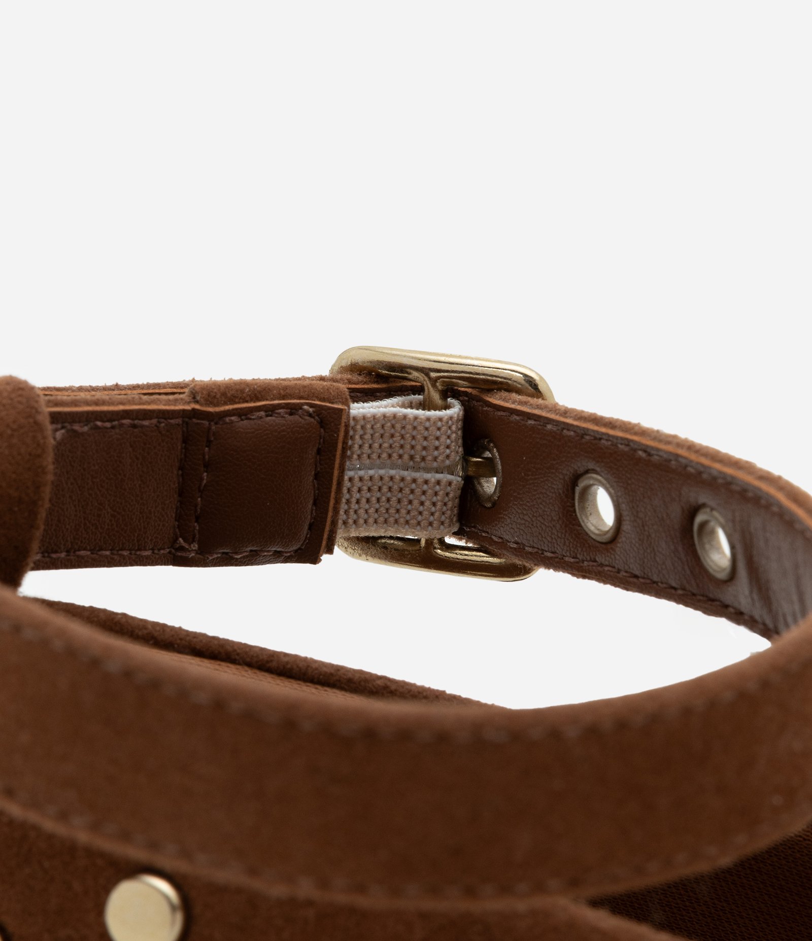 Sapatilha com Tornozeleira Afivelada e Rebites Marrom 4