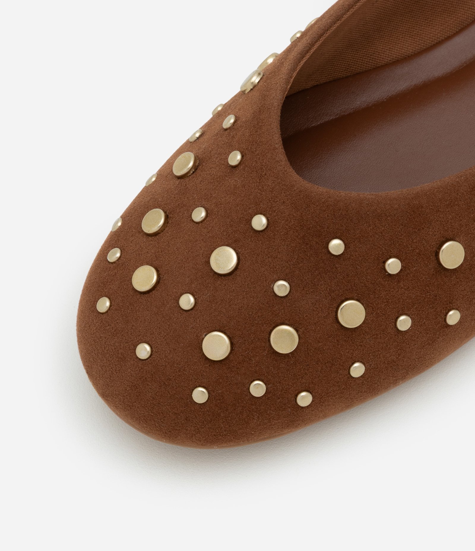 Sapatilha com Tornozeleira Afivelada e Rebites Marrom 5